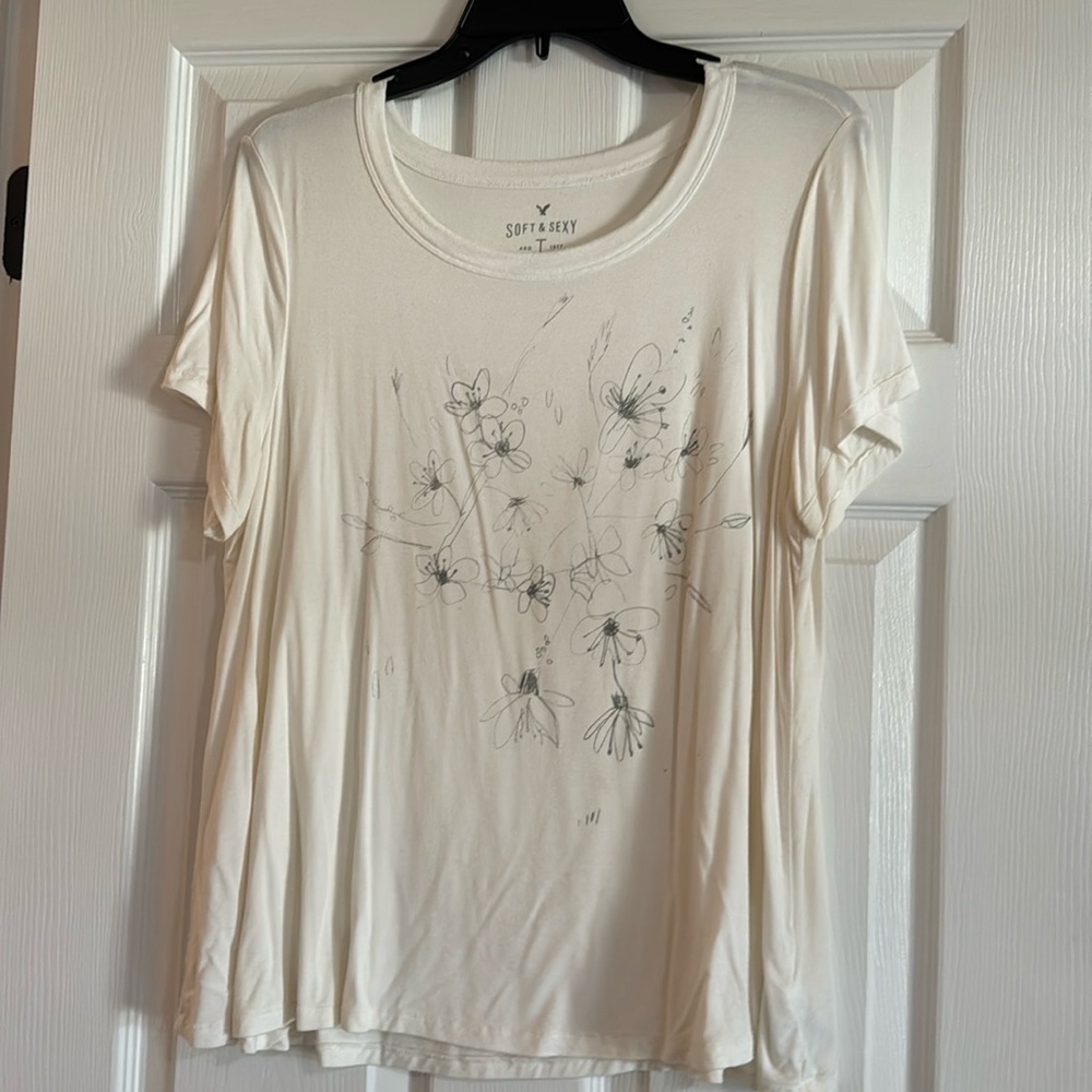American Eagle- L- soft and sexy tea with gray print flower design